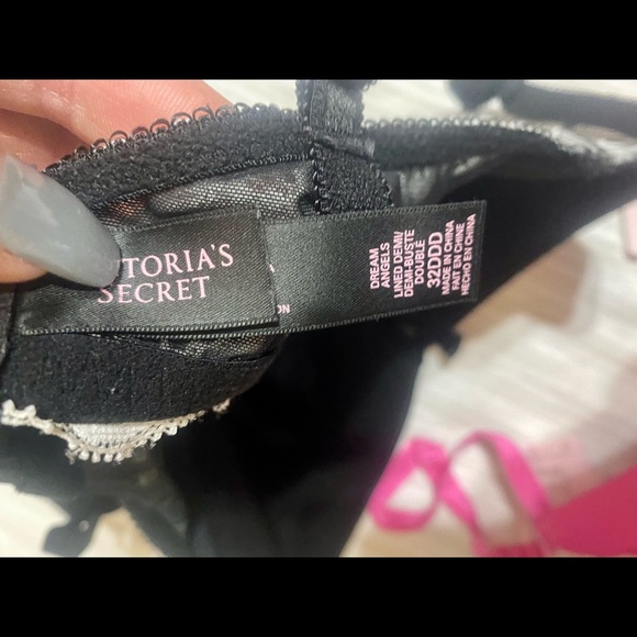 2 Victoria’s Secret bras size 32DDD like new!!! - Picture 5 of 6
